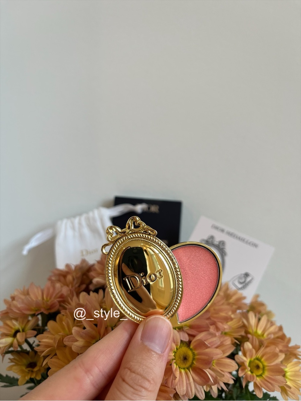 Dior Medallion Sparkle Lip Balm - Picture 4 of 7